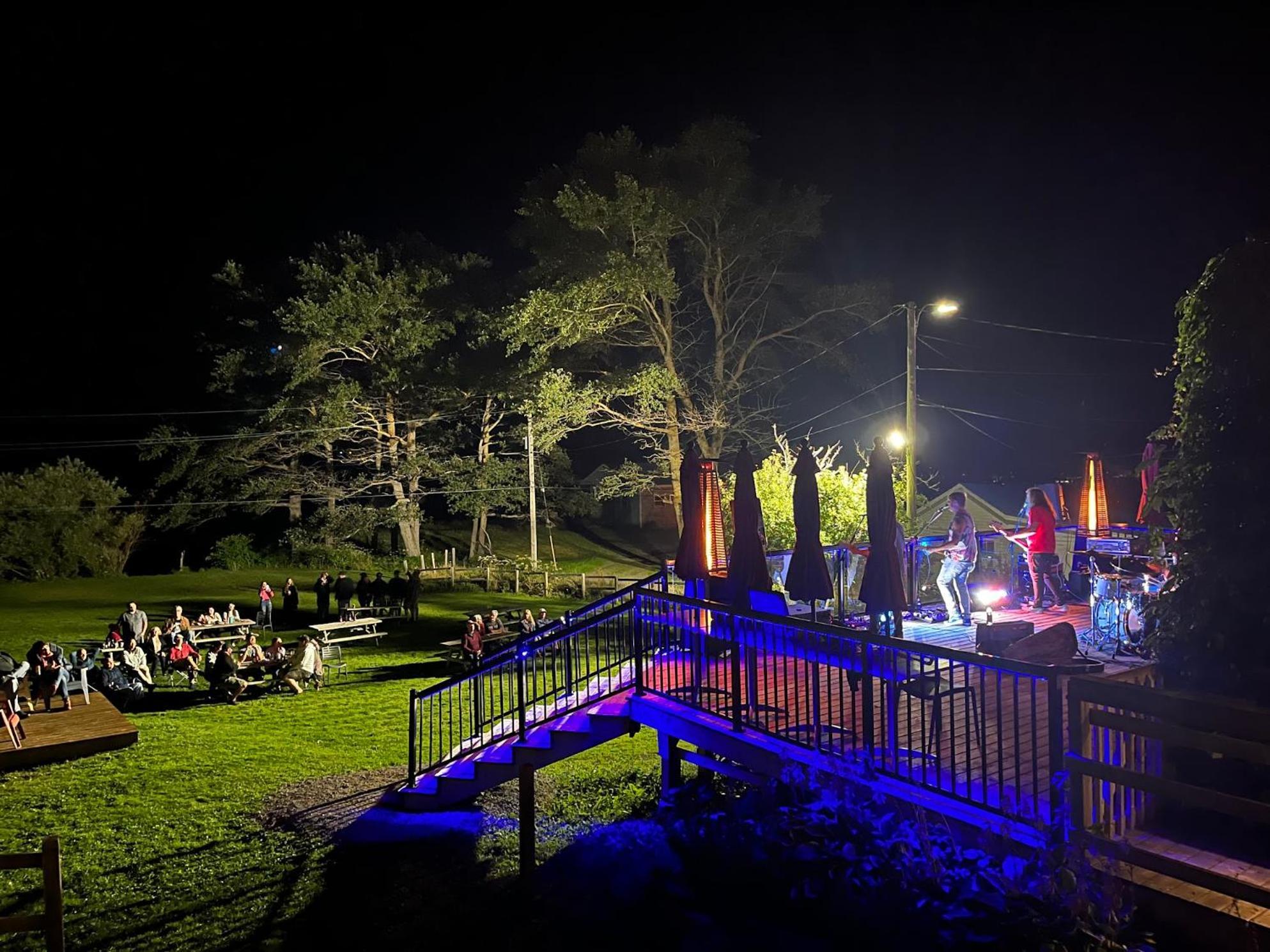 Groundswell Pub & Inn D'Escousse Bagian luar foto