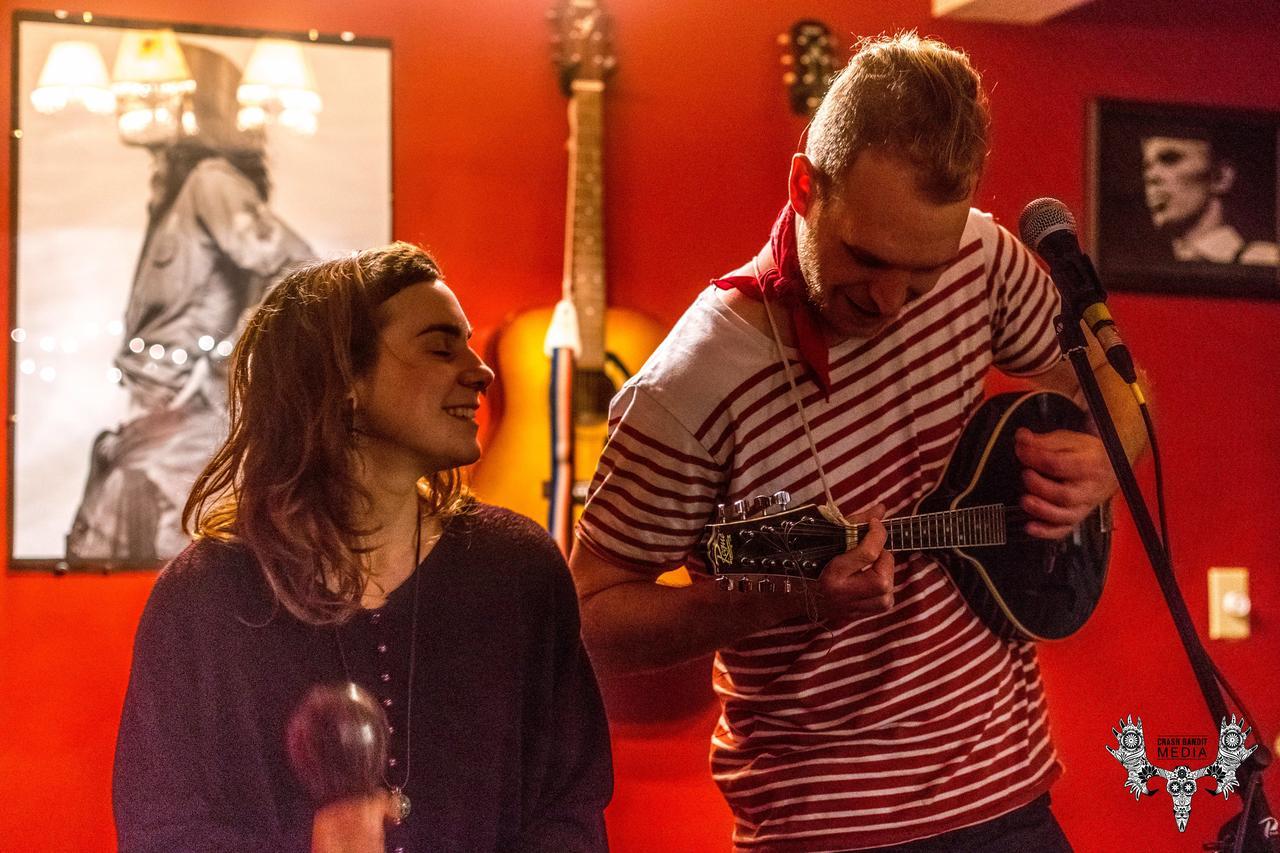 Groundswell Pub & Inn D'Escousse Bagian luar foto